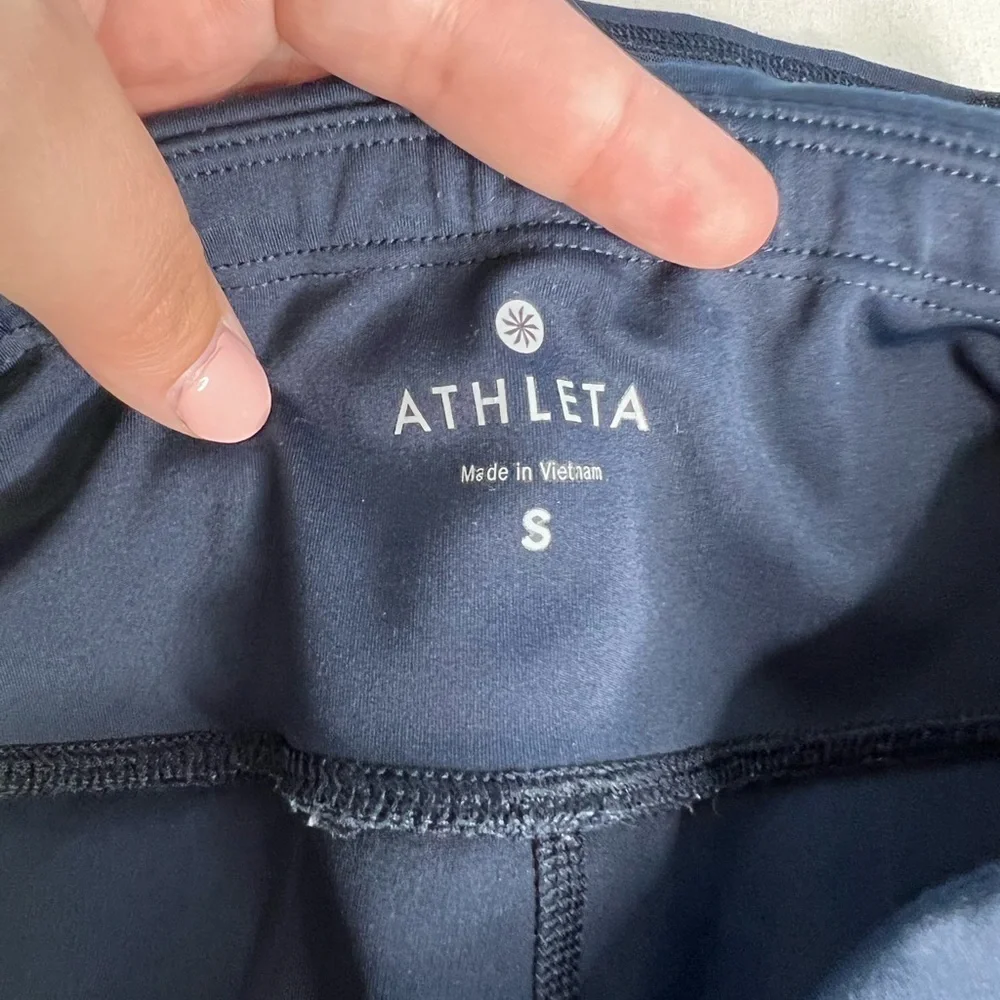 Athleta Navy Blue Mesh Sonar Capri Small Running Gym Compression​